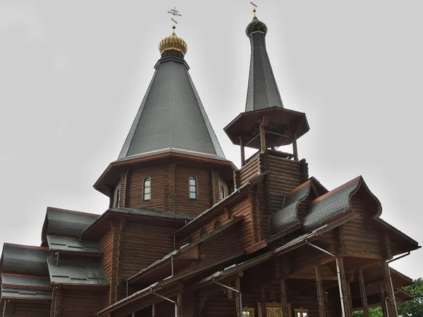 Wooden orthodox christian Holy Trinity Church in Belarus, Minsk — Stock Photo, Image
