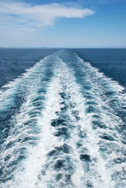 açık denizde vapur izleri