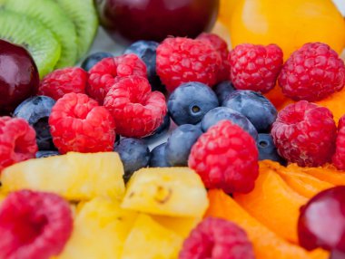 Tabakta sağlıklı taze meyveler