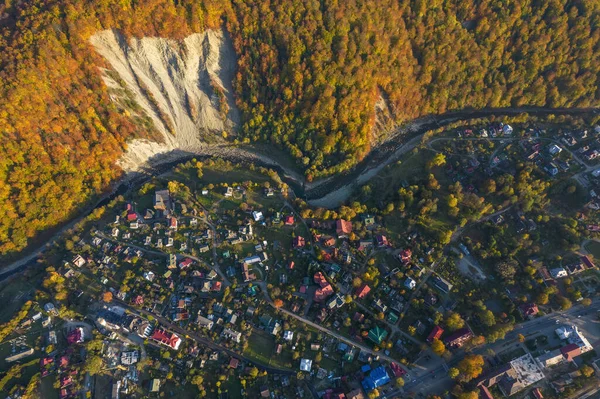 석양이 카르파티아 산맥에서 코끼리 바위를 공중에서 것이다 우크라이나 의작은 색깔이 — 스톡 사진