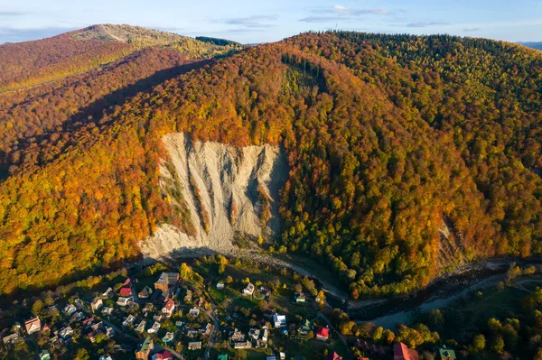 Gün Batımında Karpatya Dağlarındaki Dev Fil Kayalarının Hava Manzarası Renkli — Stok fotoğraf