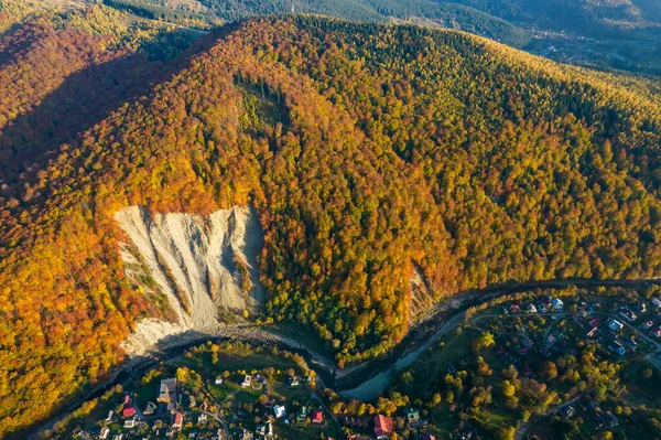 Gün Batımında Karpatya Dağlarındaki Dev Fil Kayalarının Hava Manzarası Renkli — Stok fotoğraf