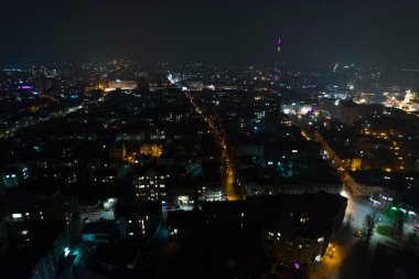 Arka plan için gece şehir manzarasının manzaralı görüntüsü