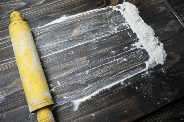 Rolling Pins Flour Dark Wooden Table Top View Free Copy — Foto Stock