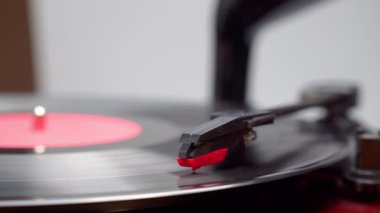 Vinil oynatıcının yakın plan görüntüsü