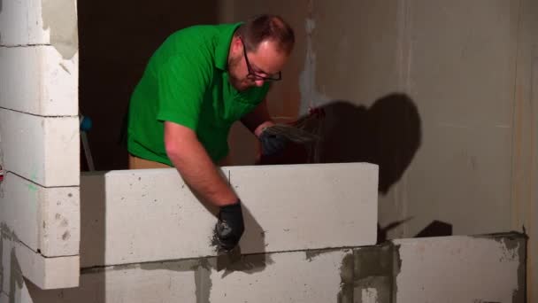 Séquence Homme Adulte Faisant Rénovation Maison — Video