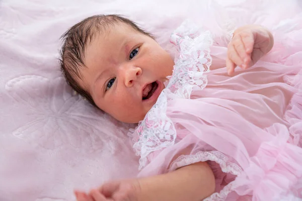 Close Tiro Belo Bebê Recém Nascido Cama Macia — Fotografia de Stock