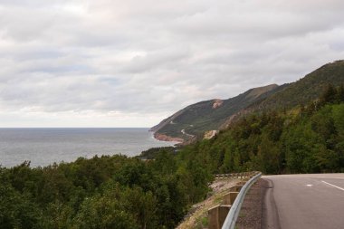 Atlantik okyanusuna bakan kayalıklar