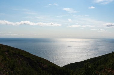 Atlantik okyanusuna bakan kayalıklar