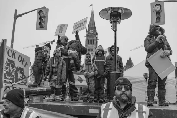 支持自由的卡车在加拿大渥太华举行集会 — 图库照片