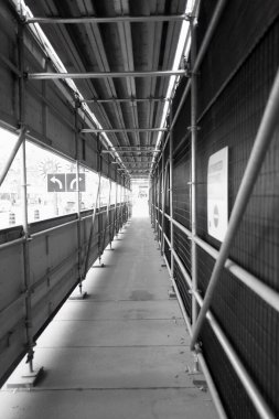 Yaya geçidinde geç saatlere kadar çalışmak 