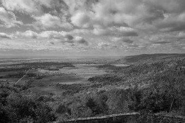 Sonbahar sezonunda vadi manzarası