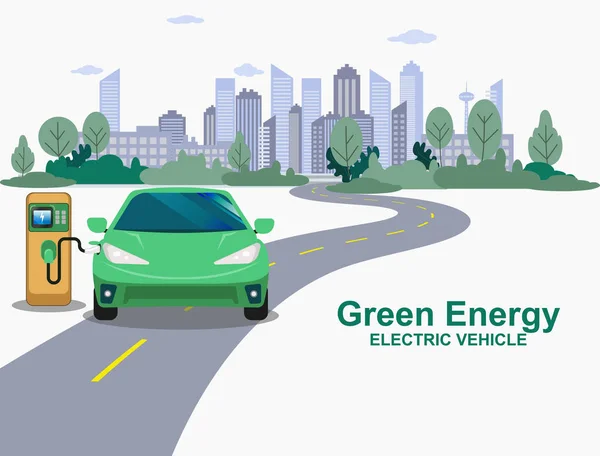 Şarj istasyonundaki yeşil elektrikli araba, yeşil donanımlı ve otomobil, ağaçlarla dolu bir şehir içinde, EV akü arabaları eklenir ve yenilenebilir enerjiden elektrik alır.