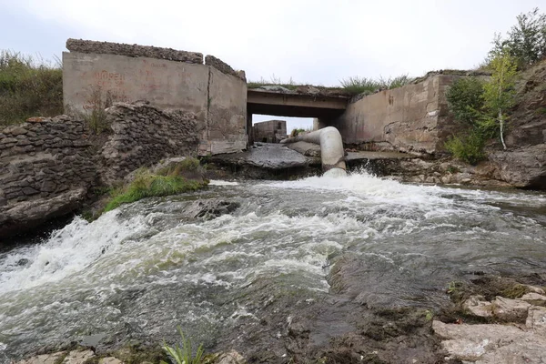 Ruinas Una Central Hidroeléctrica Inactiva Río —  Fotos de Stock