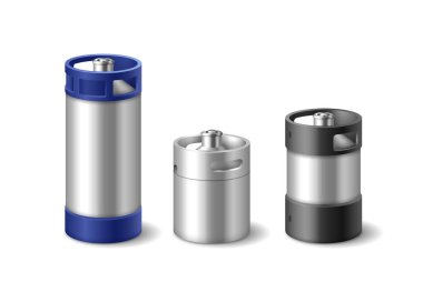 Plastik kapaklı modern krom metal içecek fıçıları. Ulaşım için boş çelik fıçı