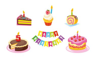 Doğum günü kutlaması için mumlarla birlikte şeker ve pasta seti. Süslü şekerlemeli kekler.