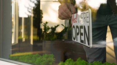 Üzgünüm işareti asılı kapalıyız