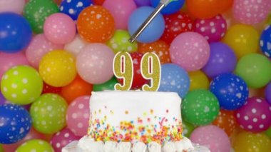 Doğum günü pastasının üzerindeki mumlar gibi.