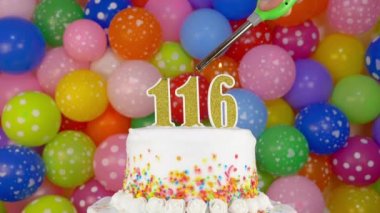 Doğum günü pastasının üzerindeki mumlar gibi.