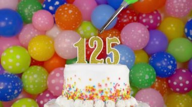 Doğum günü pastasının üzerindeki mumlar gibi.