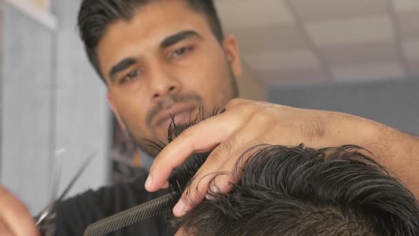 Friseurhandwerk — Stockvideo