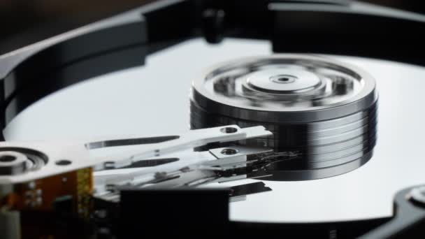 Hard disk drive di dalam . — Stok Video