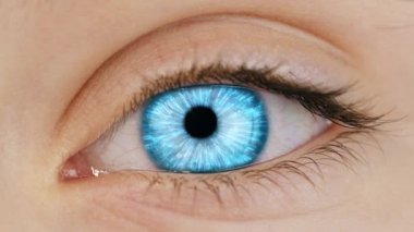 İnsan gözüne sanal gerçeklik implantı. Gelecekteki teknoloji hud arayüzü hologramı. Artırılmış gerçeklik kavramı
