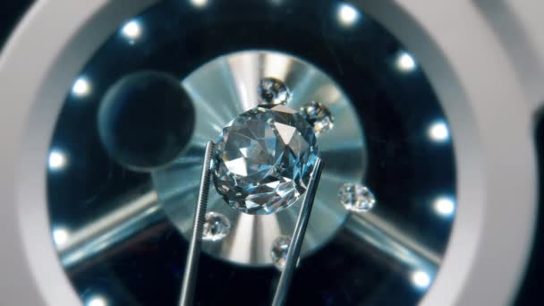 Diamant Onder Microscoop Juwelier Zoek Naar Een Juweel Door Middel — Stockvideo