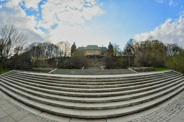 Runda Trappor Trappa Historiska Byggnad Palats Sluttning Kulle Warszawa Park — Stockfoto