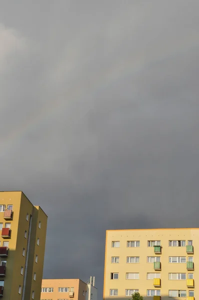 Stad Drie Appartement Bloc Bewolkte Stormachtige Lucht Prachtig Weer — Stockfoto