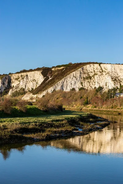 Klify Kredowe Odzwierciedlające Rzekę Ouse Lewes East Sussex — Zdjęcie stockowe