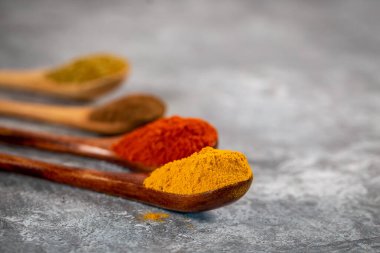 Bir kaşık zerdeçal, Chili, Tarçın ve Kimyon tozu, Sığ Alan Derinliği