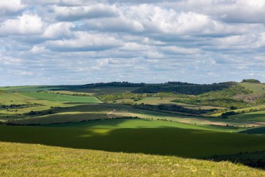 Bir Bahar Günü Yeşil Güney Tepeleri manzarası