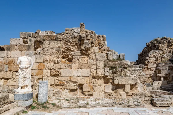 Posąg Ruinach Starożytnych Salamis Pobliżu Famagusta Wyspie Cypr — Zdjęcie stockowe