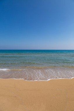 Akdeniz 'e bakıyorum, Kıbrıs' taki Altın Sahilde