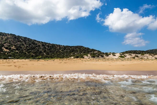 回头看大海中的沙丘 北塞浦路斯卡帕斯半岛的黄金海岸 — 图库照片