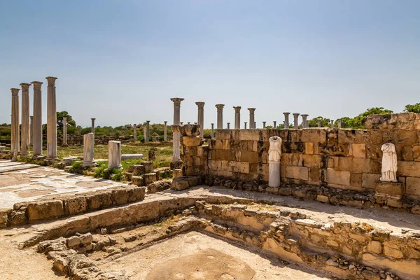 Ruiny Starożytnych Salamis Cyprze Północnym Niebieskim Niebem Nad Głową — Zdjęcie stockowe