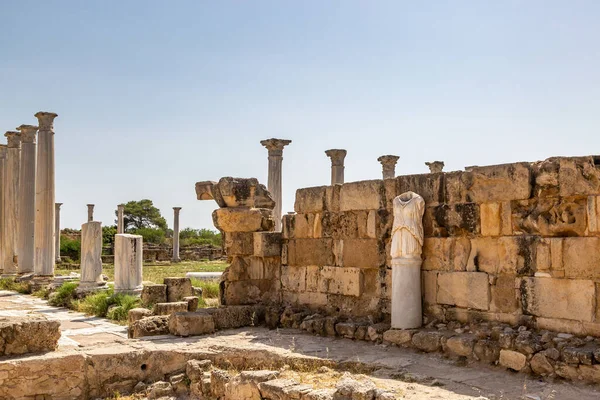 Ruiny Starożytnych Salamis Cyprze Północnym Niebieskim Niebem Nad Głową — Zdjęcie stockowe