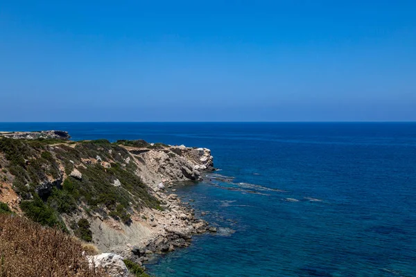 Frastagliata Costa Nord Della Penisola Karpas Cipro Con Cielo Blu — Foto Stock
