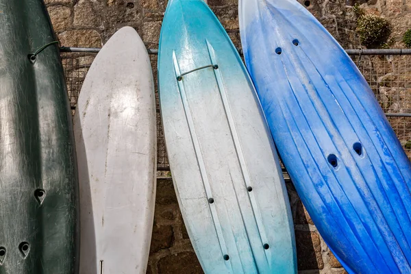Surf Boards Standing Wall Sunny Day Cornwall — Stock Photo, Image