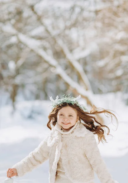 Portret Dziewczyny Spaceru Zimie Zewnątrz Gra Śniegu Dzieci Odkryty — Zdjęcie stockowe