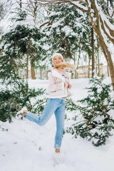 Nahaufnahme Porträt Eines Schönen Mädchens Wollpullover Das Winterliche Momente Genießt — Stockfoto