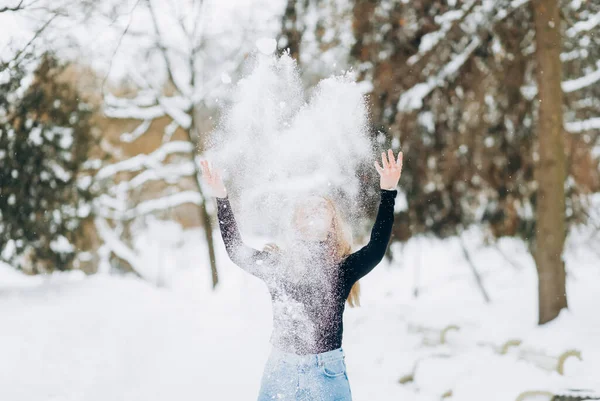 Winterporträt Einer Jungen Frau Mit Blonden Haaren Großaufnahme Der Stadt — Stockfoto