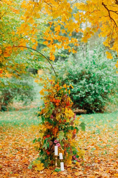 Part Wedding Arch Decorated Leaves Flowers Autumn Park — Stock Photo, Image