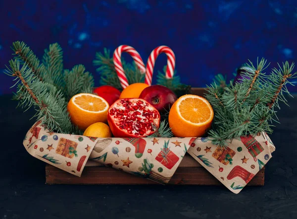 Caixa Madeira Com Frutas Doces Natal — Fotografia de Stock