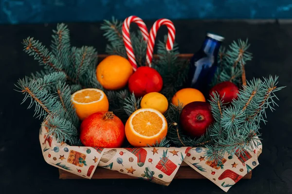 Caixa Madeira Com Frutas Doces Natal — Fotografia de Stock