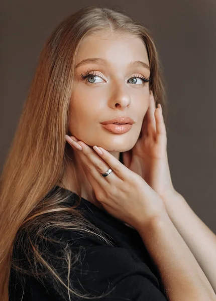 Närbild Porträtt Blondin Ren Hud Naturlig Makeup — Stockfoto