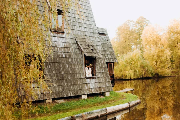 Wooden Whimsical Cozy House Autumn Park Lake Couple Love — Stock Photo, Image