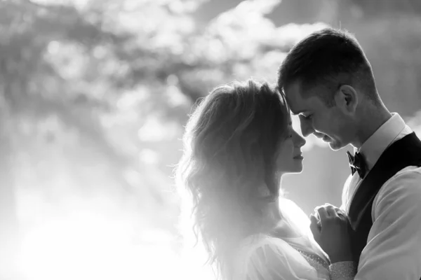 Retrato Blanco Negro Una Pareja Joven —  Fotos de Stock