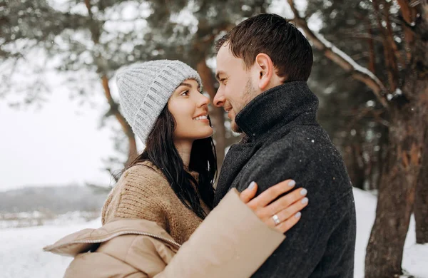 Kış ormanlarında geçen bir aşk hikayesi. Sevgililer Günü konsepti
